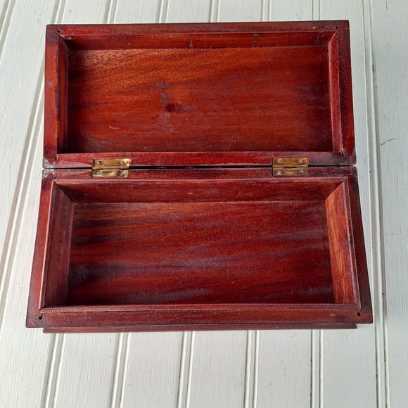 Hand Carved & Painted Wooden Trinket / Keepsake Box - Picture 9 of 10